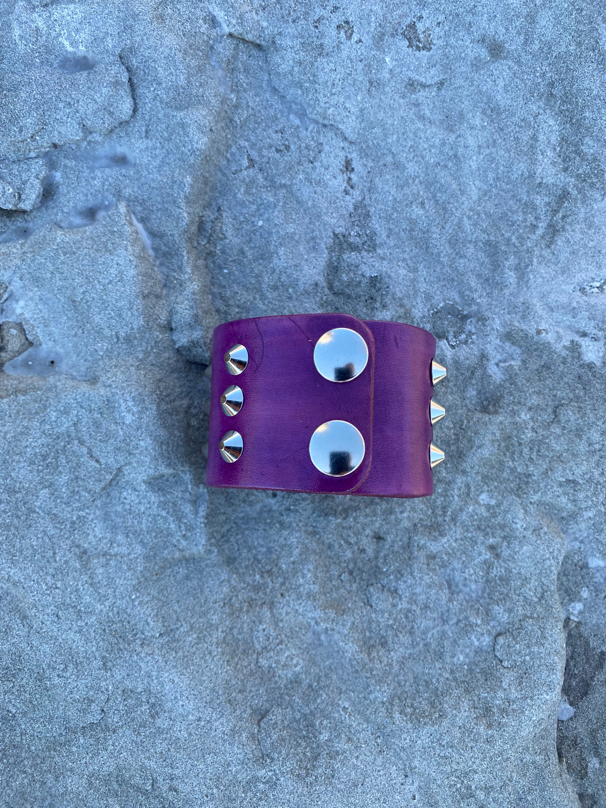 Studded Wristband Leather 3.5cm 15 studs Purple
