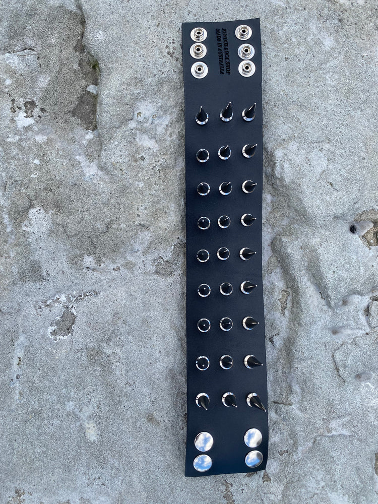 Leather Wristband 3 Row Large Spike Large size.
