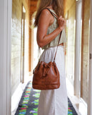 Beholder Lila Saddle Tan Leather Bucket bag