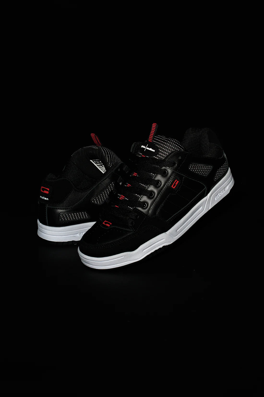 Globe Tilt Prime Black Mullen