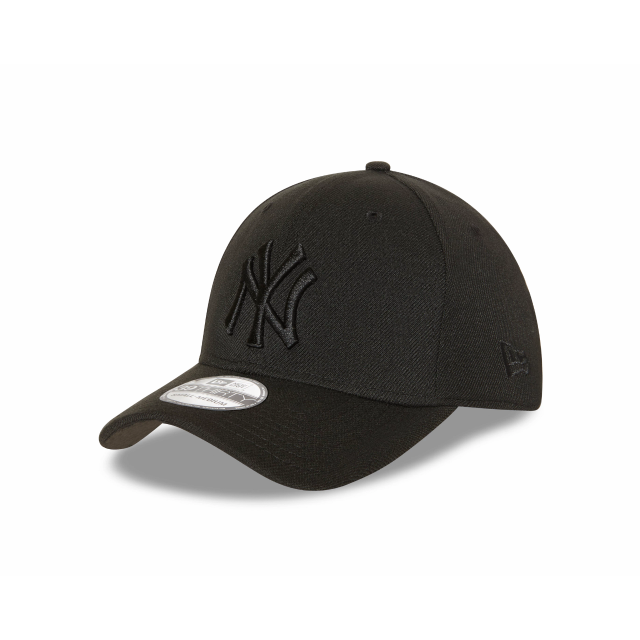 New York Yankees Black on Black 39THIRTY Stretch Fit