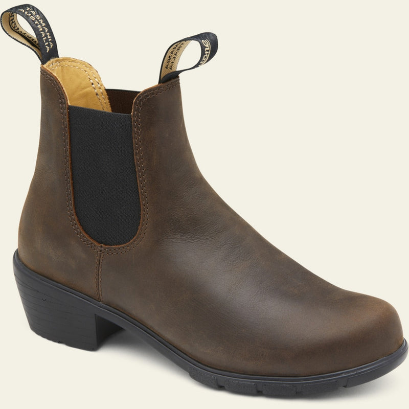 Blundstone 1673 Antique Brown Boots featuring a low heel and made from soft supple leather with a black elastic gusset.