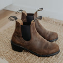Blundstone 1673 Antique Brown Boots featuring a low heel and made from soft supple leather with a black elastic gusset.