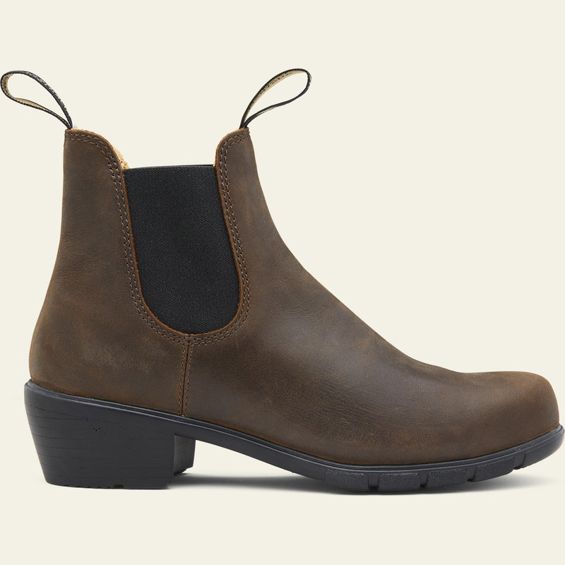 Blundstone 1673 Antique Brown Boots featuring a low heel and made from soft supple leather with a black elastic gusset.