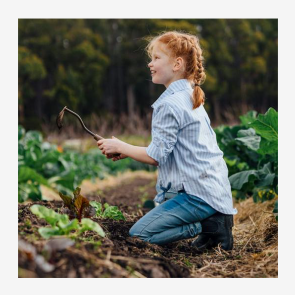 Blundstone 631 Premium Black Kids Leather Chelsea Boots Model Image