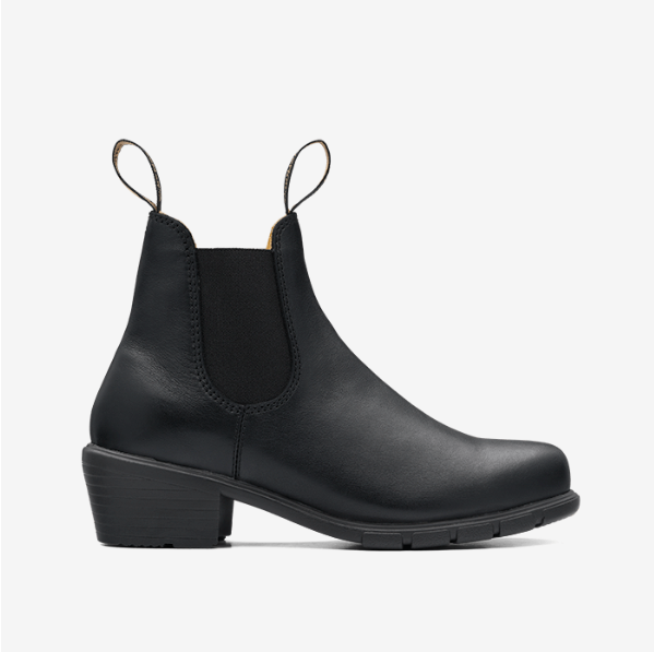 Blundstone 1671 Black Leather Boots with a heel and elastic side panels for women.